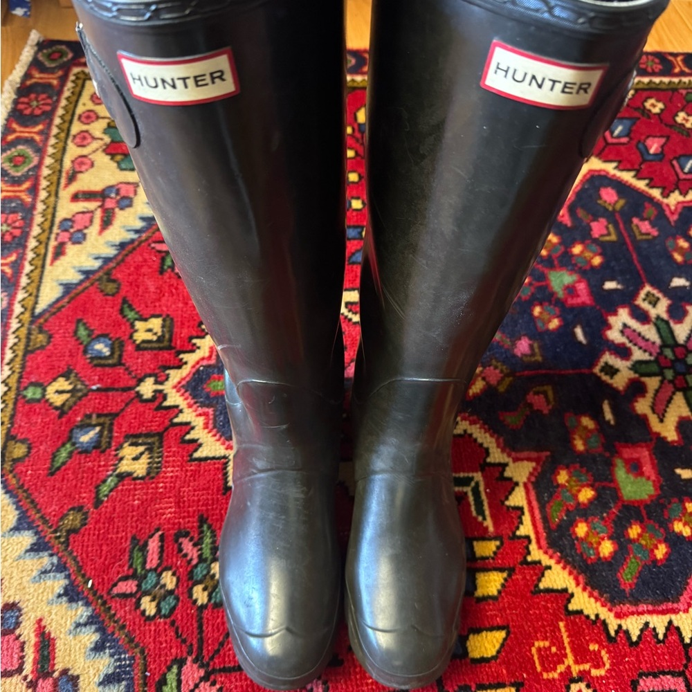 Hunter Black Rain Boots with 2 pairs of Hunter boots liner socks